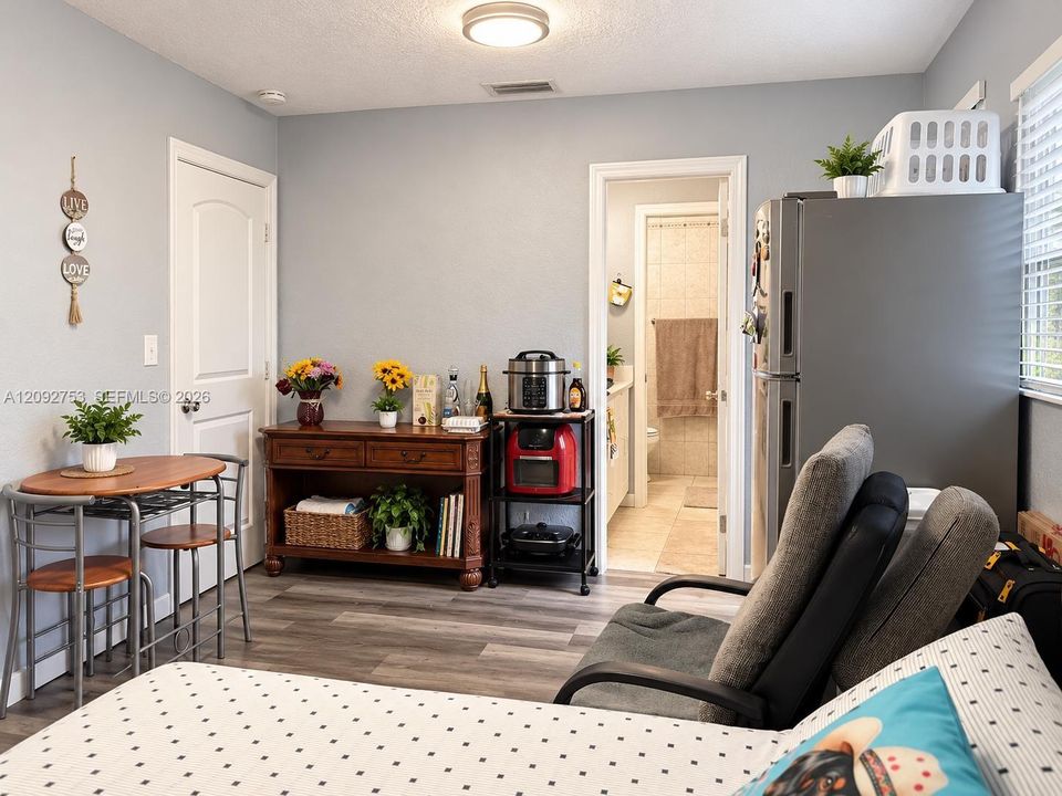 For Rent: $3,459 (3 beds, 2 baths, 1365 Square Feet)