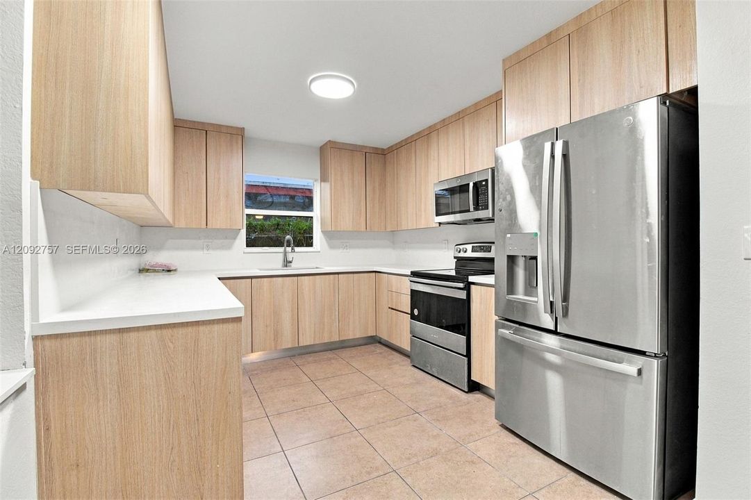 For Rent: $3,700 (4 beds, 2 baths, 1605 Square Feet)
