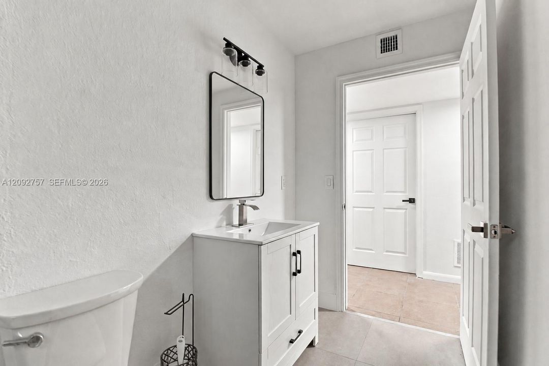 For Rent: $3,700 (4 beds, 2 baths, 1605 Square Feet)