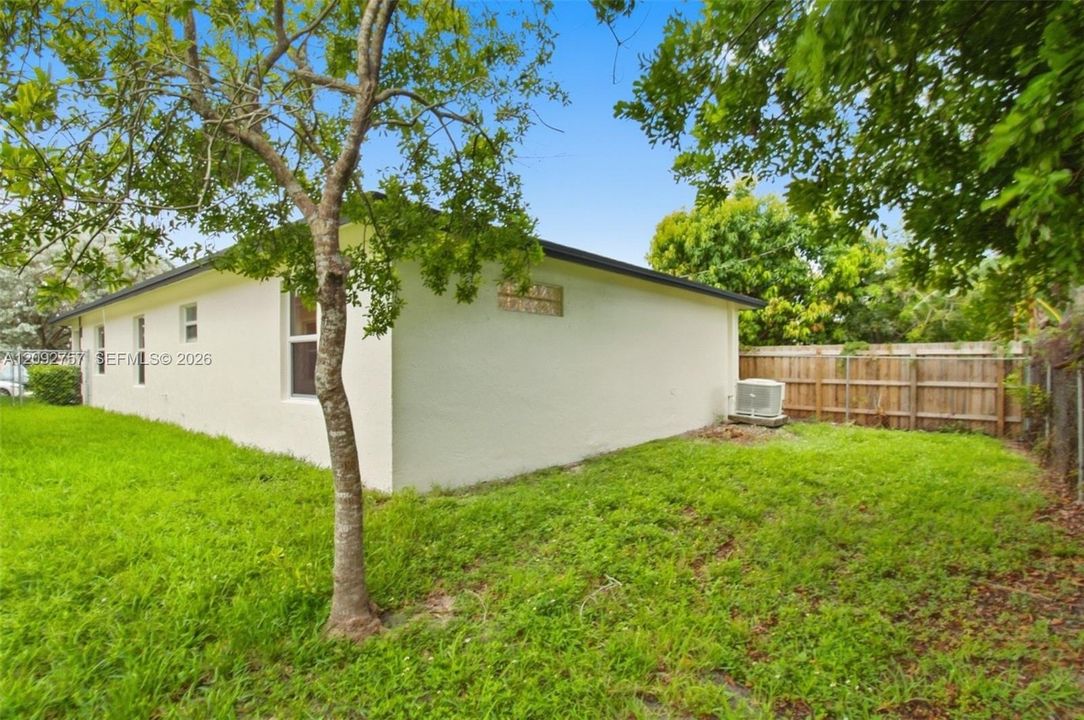 For Rent: $3,700 (4 beds, 2 baths, 1605 Square Feet)