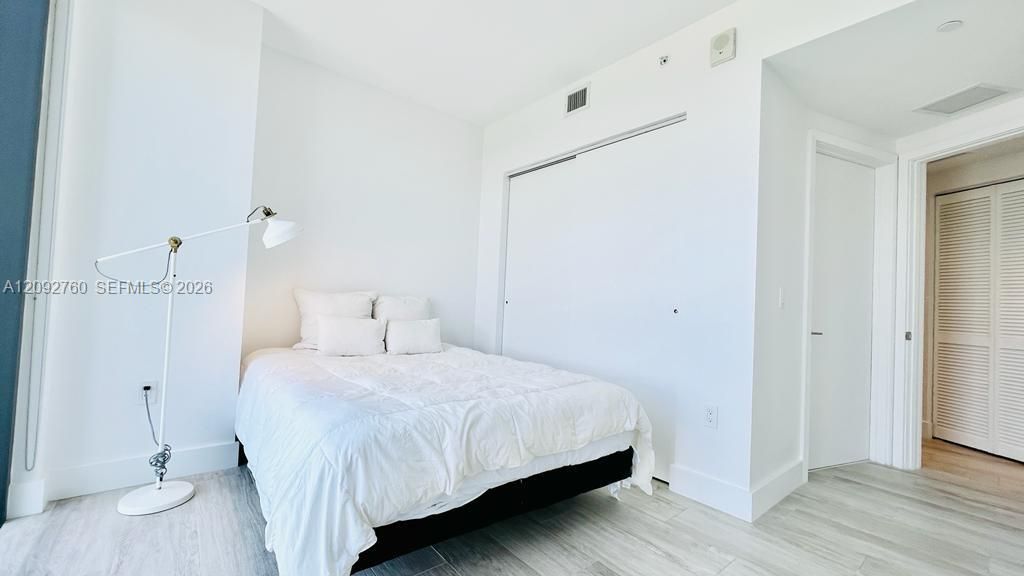 В аренду: $5,500 (2 спален, 2 ванн, 835 Квадратных фут)