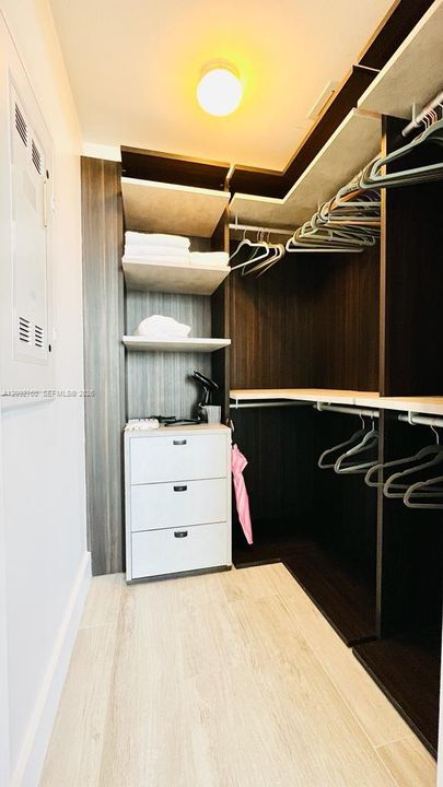 В аренду: $5,500 (2 спален, 2 ванн, 835 Квадратных фут)