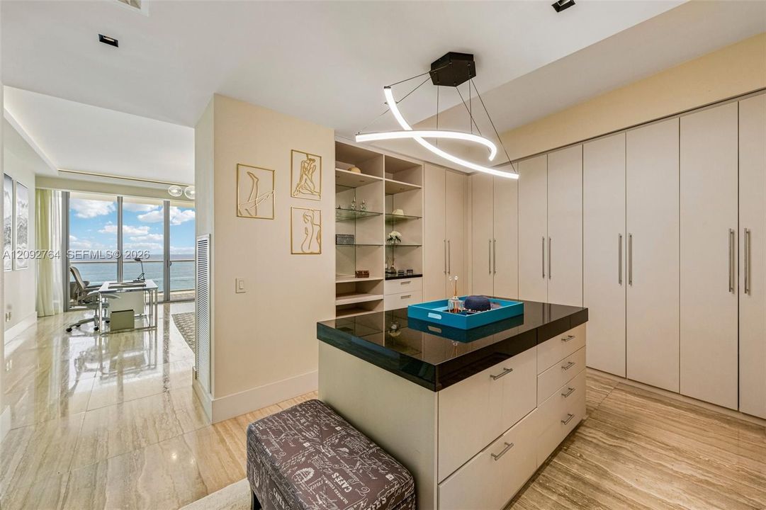 For Sale: $13,900,000 (3 beds, 3 baths, 3524 Square Feet)