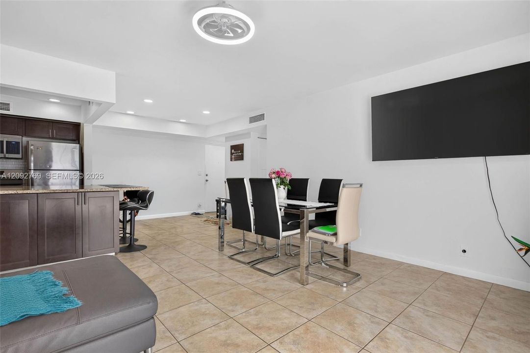 En Venta: $210,000 (2 camas, 2 baños, 920 Pies cuadrados)