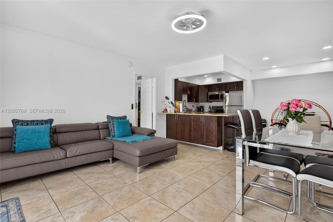En Venta: $210,000 (2 camas, 2 baños, 920 Pies cuadrados)