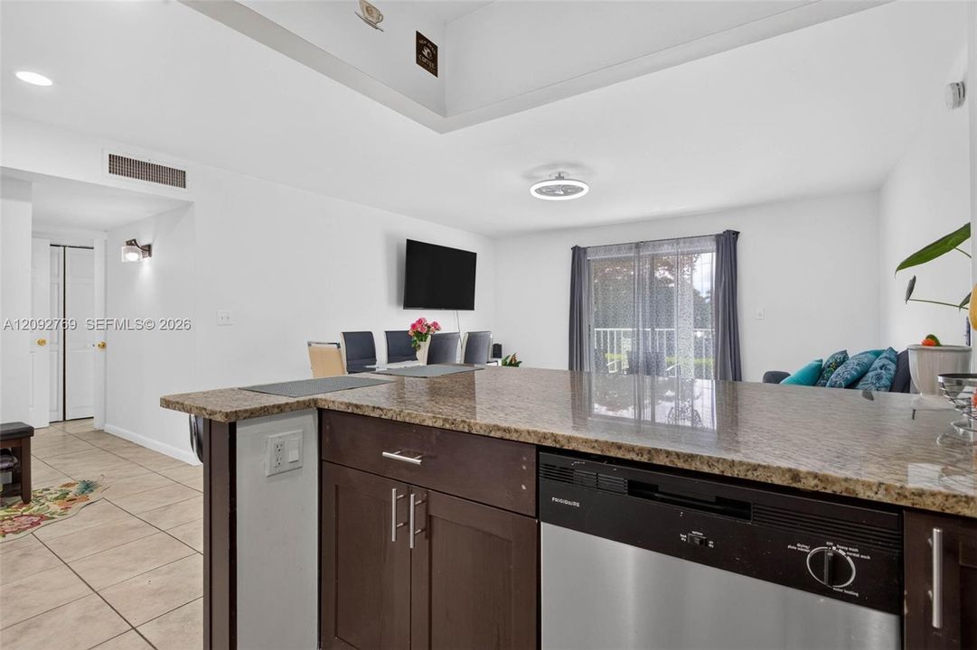 En Venta: $210,000 (2 camas, 2 baños, 920 Pies cuadrados)
