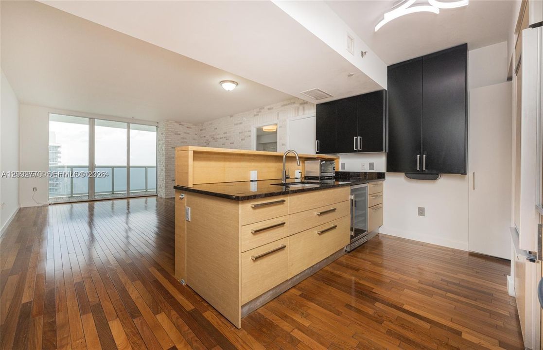 For Rent: $6,000 (2 beds, 2 baths, 1337 Square Feet)