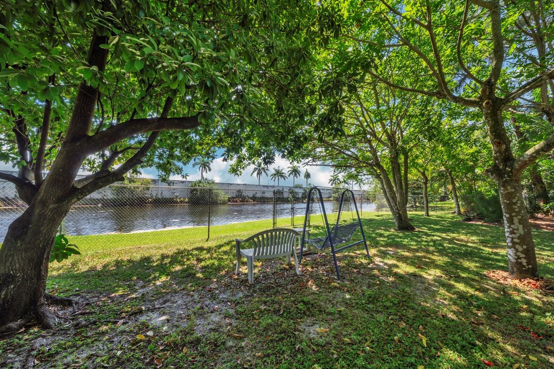 33 Canal Views (4)