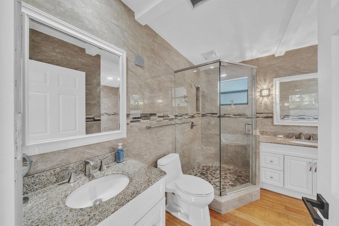 17 Primary Bathroom (2)