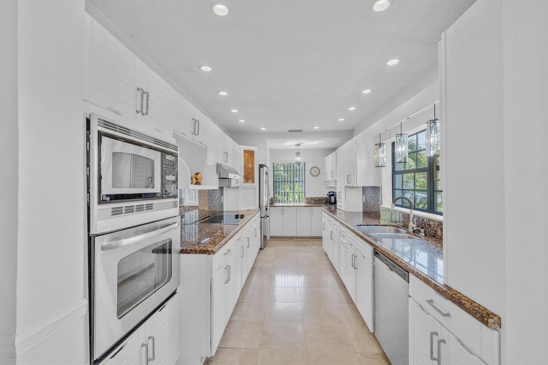 9 Kitchen (1)
