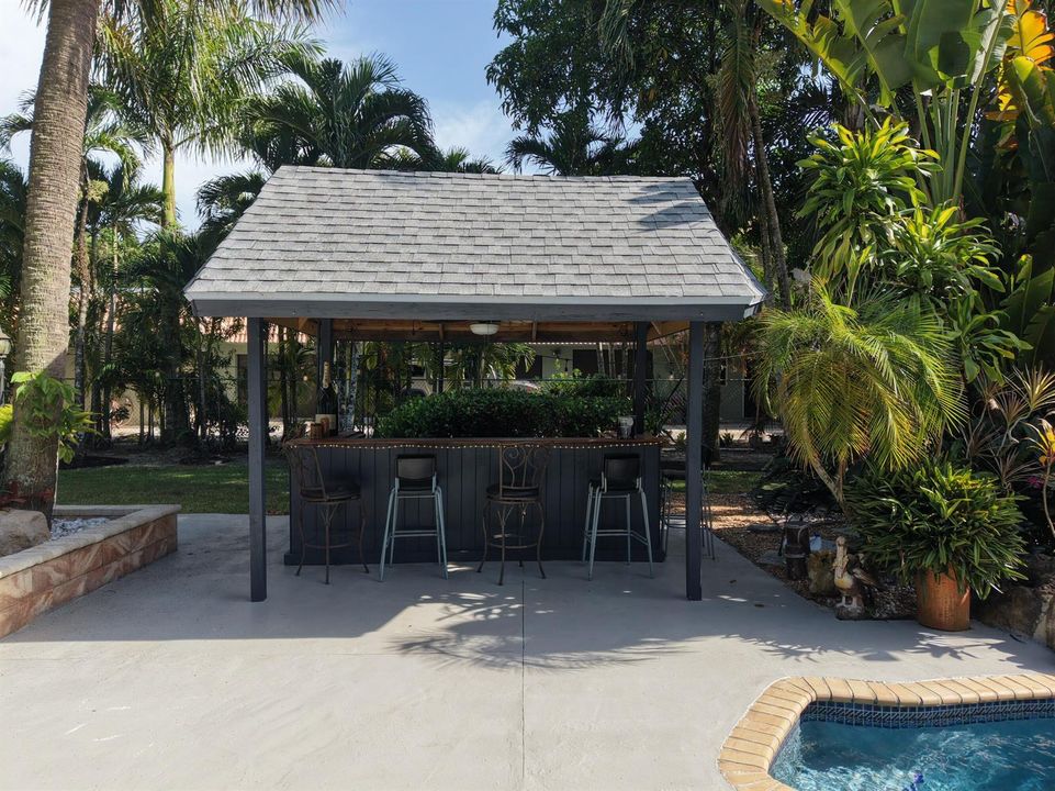 29 Tiki bar (1)