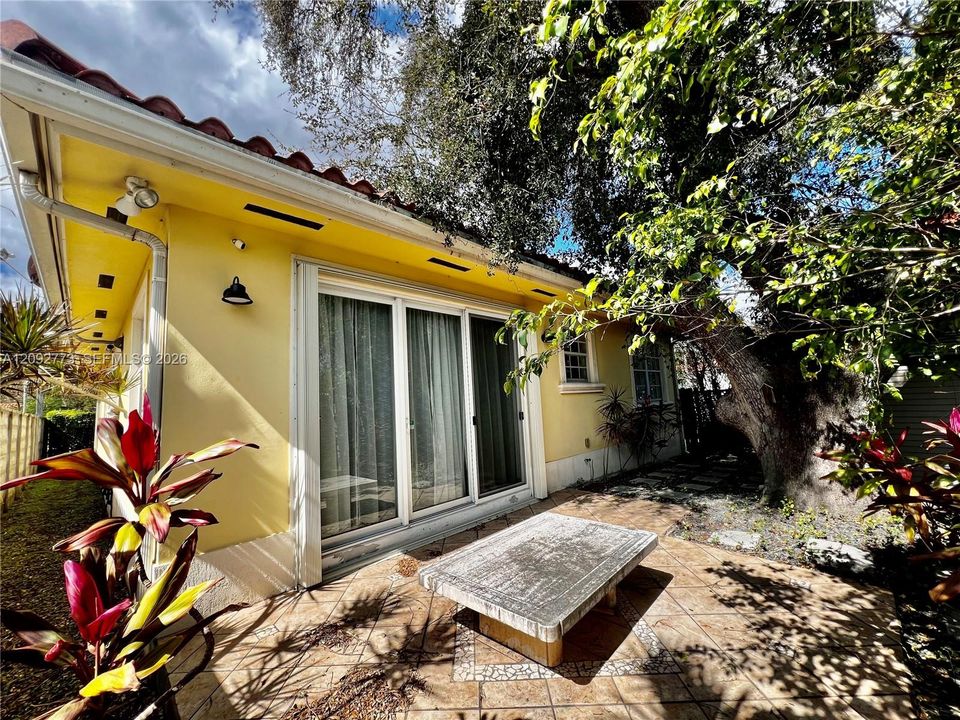 На продажу: $875,000 (3 спален, 2 ванн, 1498 Квадратных фут)