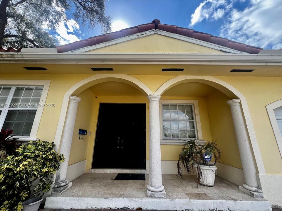 На продажу: $875,000 (3 спален, 2 ванн, 1498 Квадратных фут)