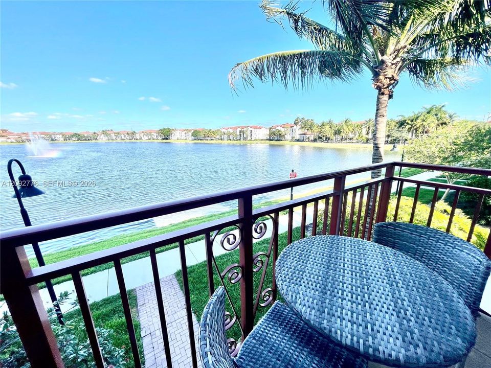 En Venta: $530,000 (3 camas, 3 baños, 1919 Pies cuadrados)