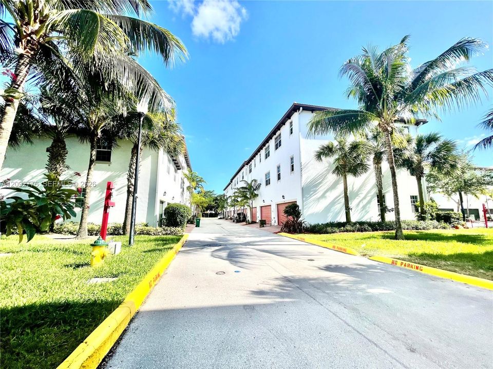 En Venta: $530,000 (3 camas, 3 baños, 1919 Pies cuadrados)