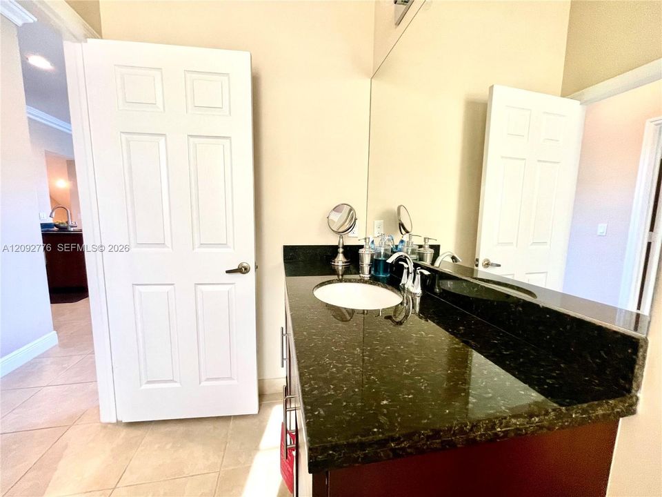 En Venta: $530,000 (3 camas, 3 baños, 1919 Pies cuadrados)