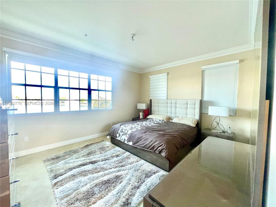 En Venta: $530,000 (3 camas, 3 baños, 1919 Pies cuadrados)