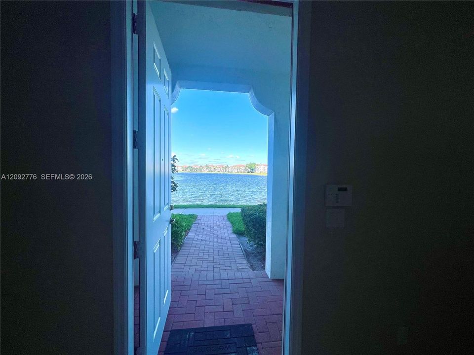 En Venta: $530,000 (3 camas, 3 baños, 1919 Pies cuadrados)