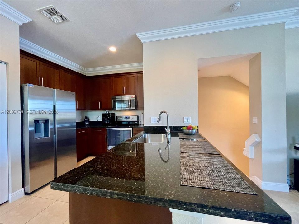 En Venta: $530,000 (3 camas, 3 baños, 1919 Pies cuadrados)