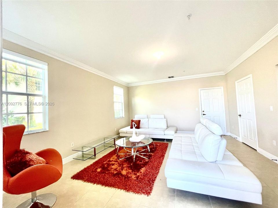 En Venta: $530,000 (3 camas, 3 baños, 1919 Pies cuadrados)