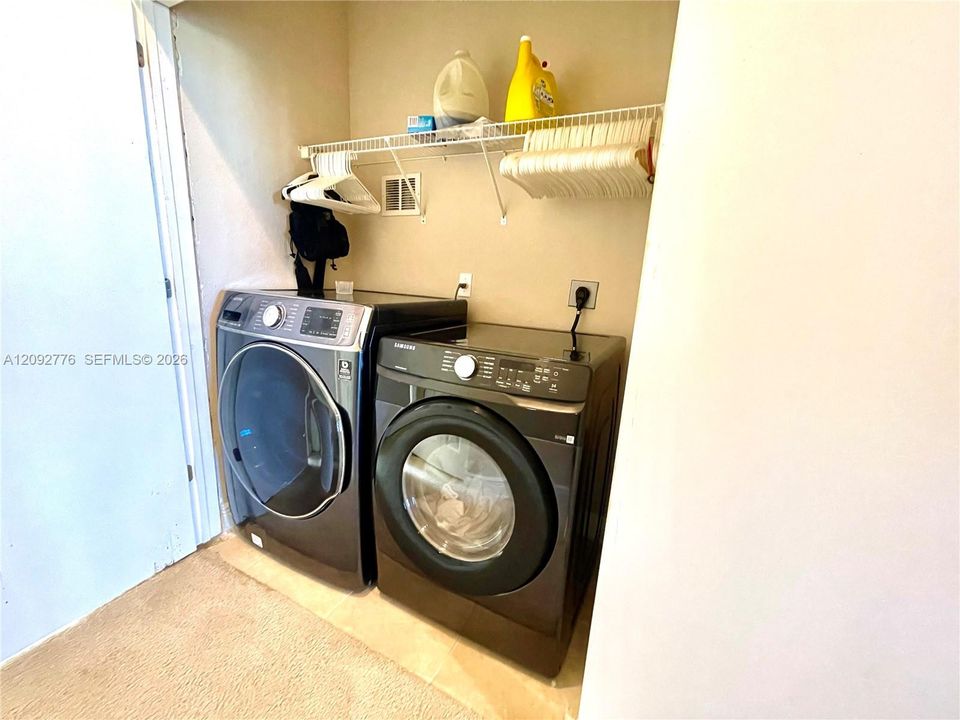 En Venta: $530,000 (3 camas, 3 baños, 1919 Pies cuadrados)