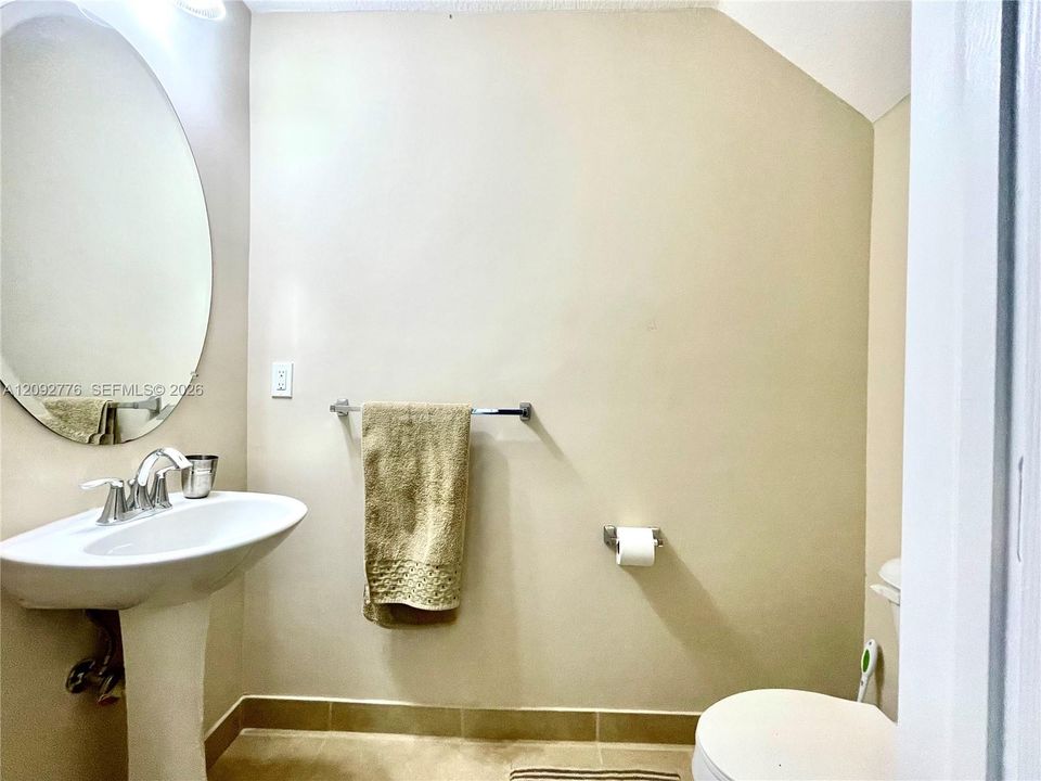 En Venta: $530,000 (3 camas, 3 baños, 1919 Pies cuadrados)