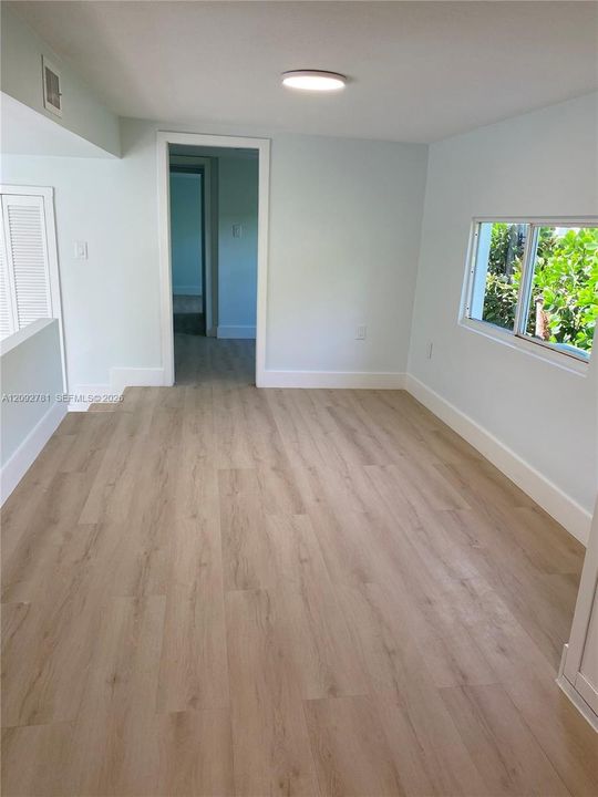 For Sale: $555,000 (3 beds, 2 baths, 410 Square Feet)