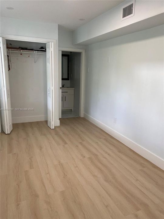 For Sale: $555,000 (3 beds, 2 baths, 410 Square Feet)