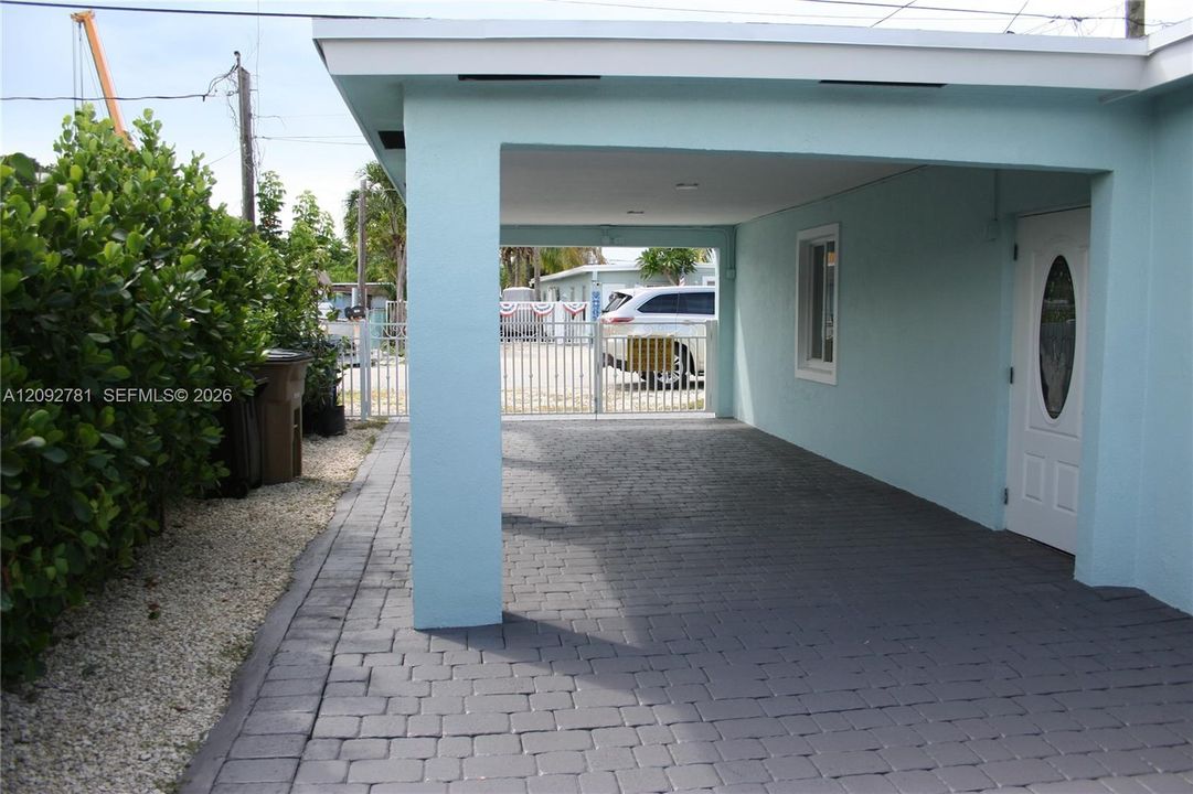 For Sale: $555,000 (3 beds, 2 baths, 410 Square Feet)