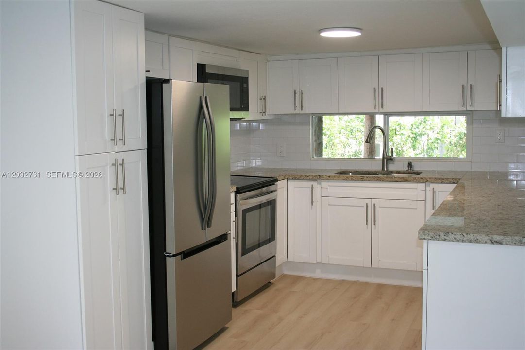 For Sale: $555,000 (3 beds, 2 baths, 410 Square Feet)