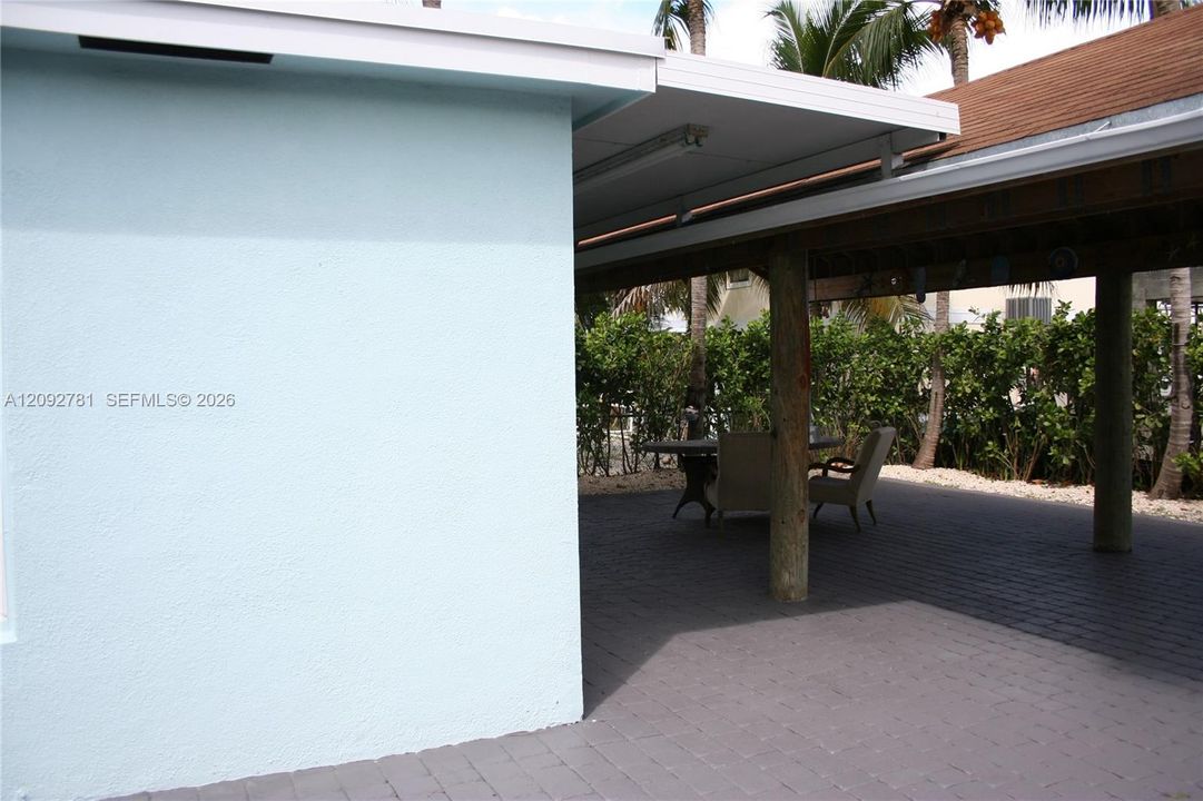For Sale: $555,000 (3 beds, 2 baths, 410 Square Feet)