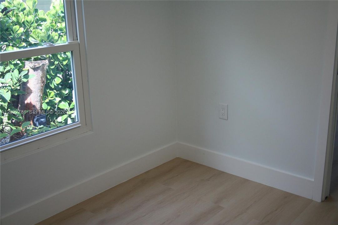 For Sale: $555,000 (3 beds, 2 baths, 410 Square Feet)