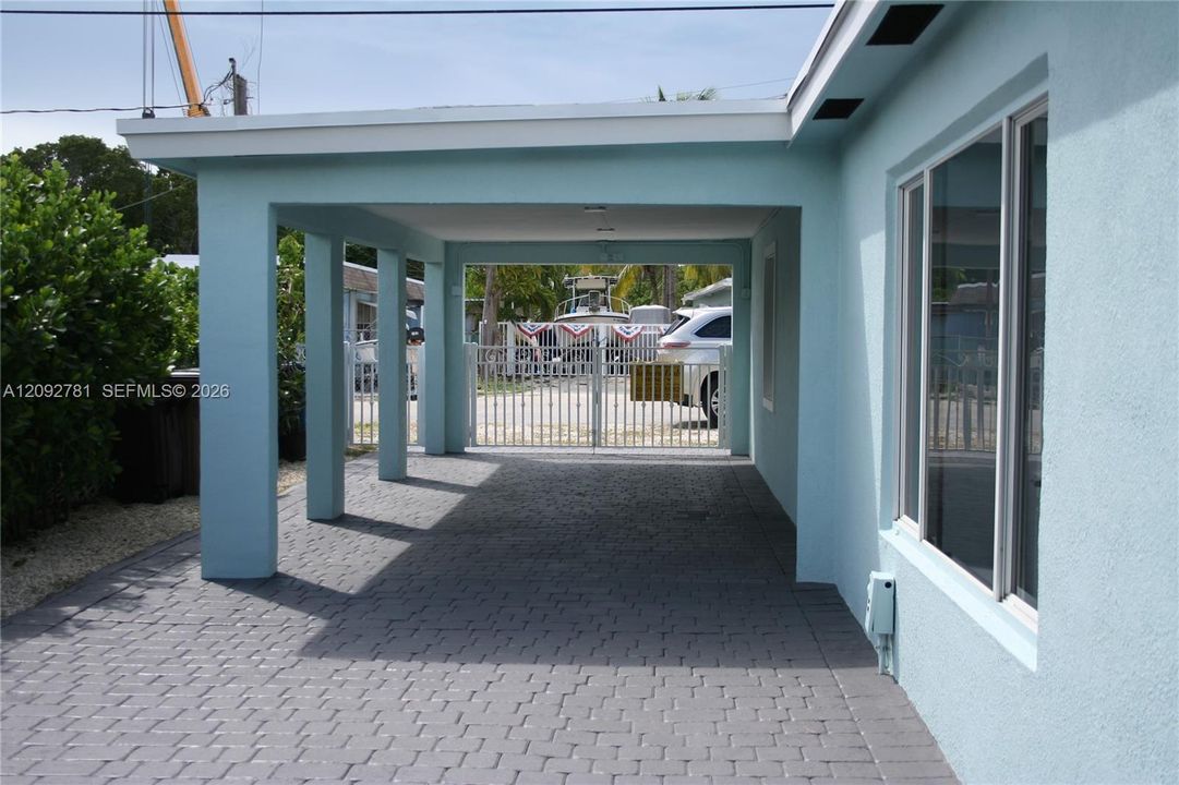 For Sale: $555,000 (3 beds, 2 baths, 410 Square Feet)