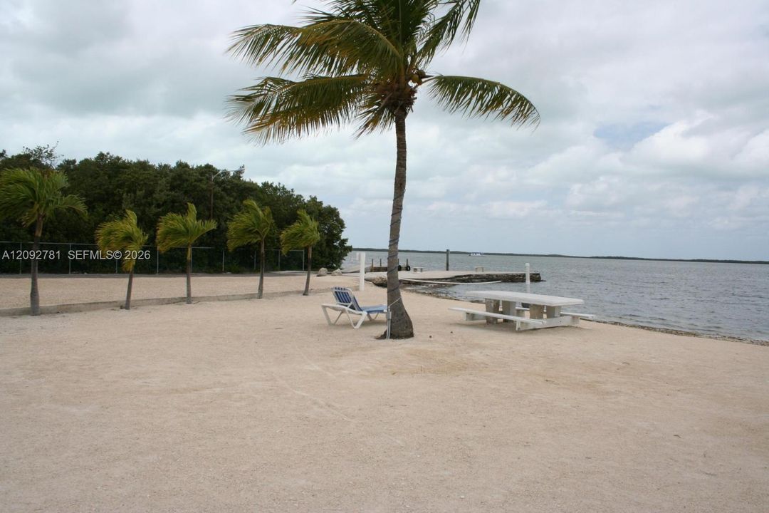 For Sale: $555,000 (3 beds, 2 baths, 410 Square Feet)
