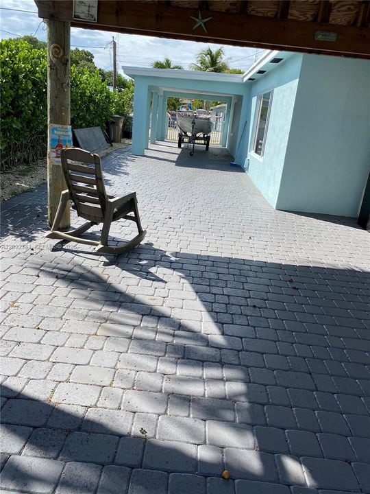 For Sale: $555,000 (3 beds, 2 baths, 410 Square Feet)