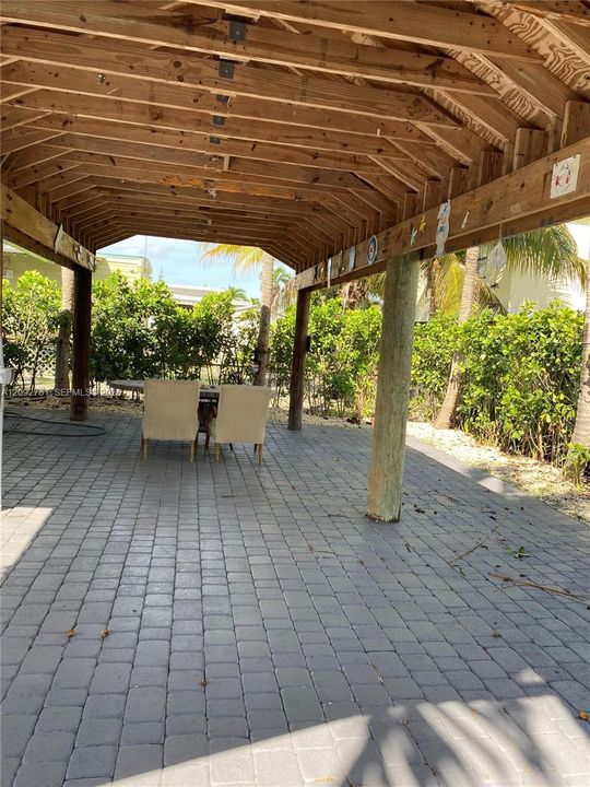 For Sale: $555,000 (3 beds, 2 baths, 410 Square Feet)