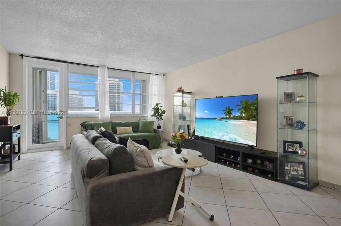 En Venta: $359,000 (1 camas, 1 baños, 910 Pies cuadrados)