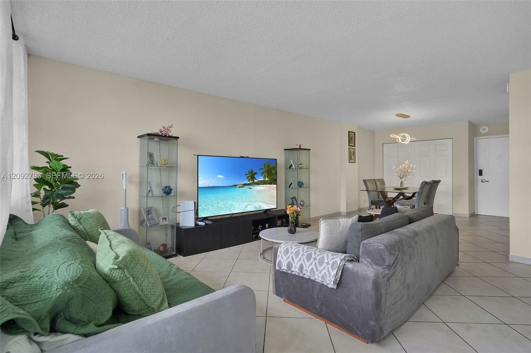 En Venta: $359,000 (1 camas, 1 baños, 910 Pies cuadrados)