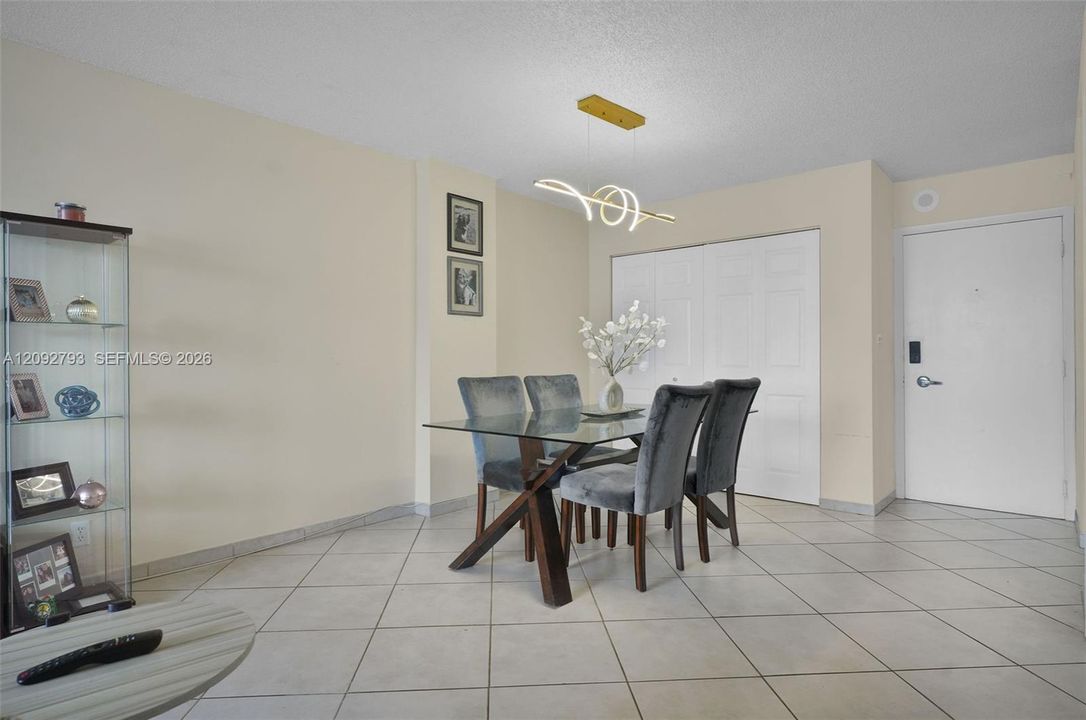 En Venta: $359,000 (1 camas, 1 baños, 910 Pies cuadrados)