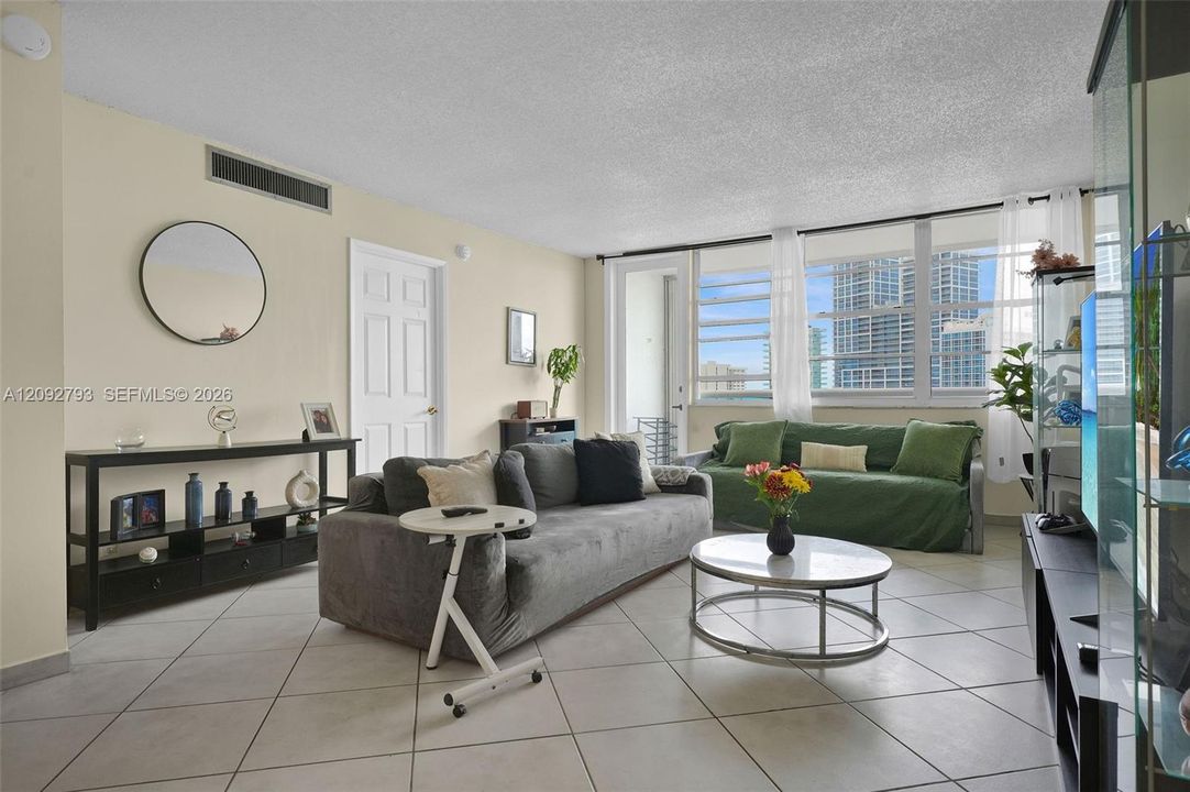 En Venta: $359,000 (1 camas, 1 baños, 910 Pies cuadrados)