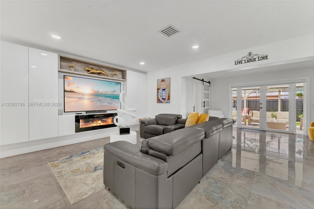 For Rent: $3,700 (3 beds, 2 baths, 1536 Square Feet)