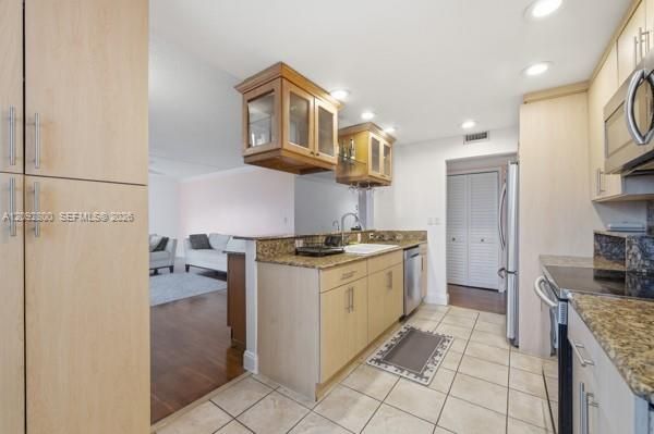 En Venta: $329,000 (2 camas, 2 baños, 1344 Pies cuadrados)