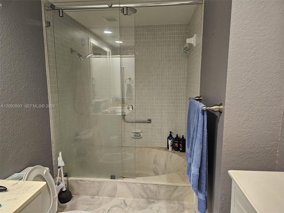 En Venta: $329,000 (2 camas, 2 baños, 1344 Pies cuadrados)