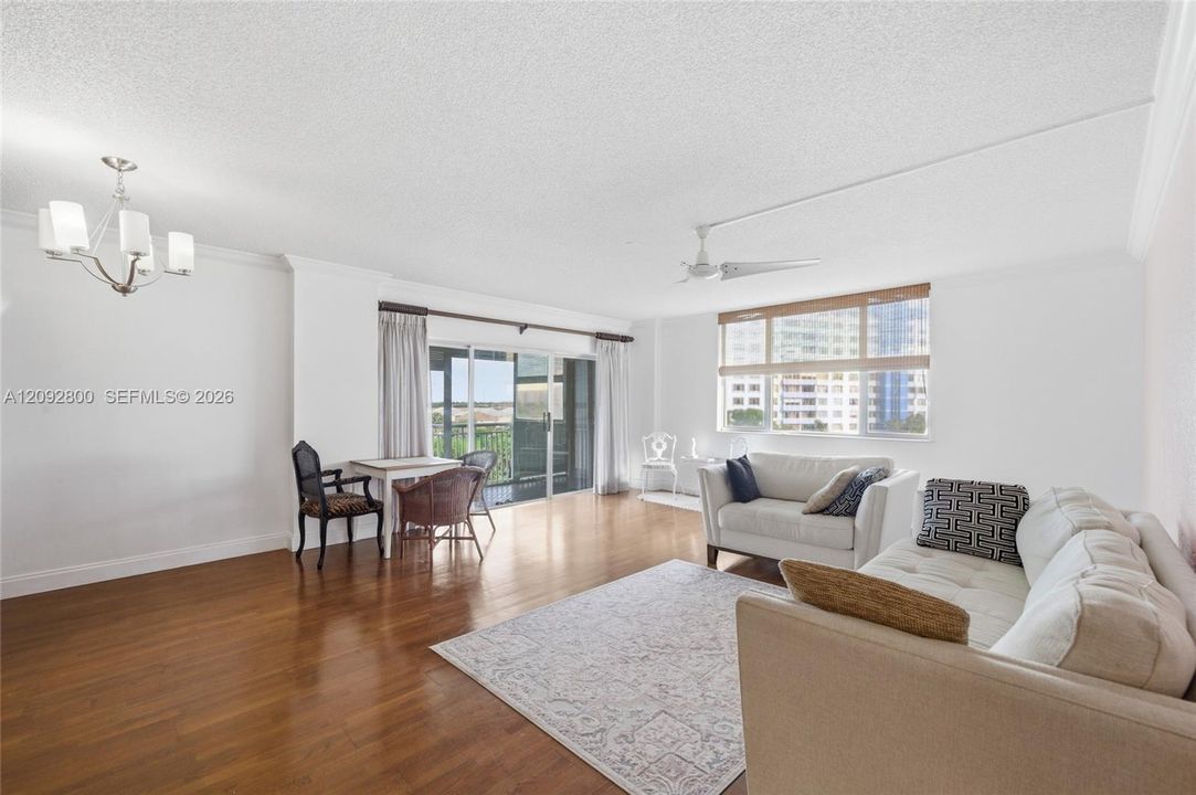 En Venta: $329,000 (2 camas, 2 baños, 1344 Pies cuadrados)