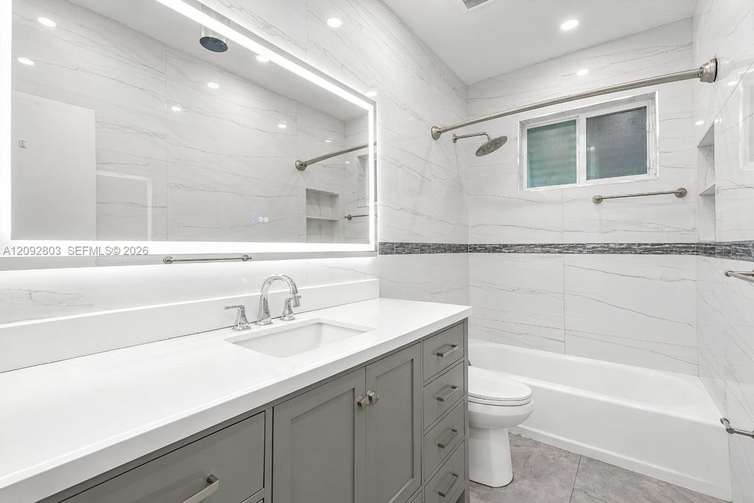 En Venta: $1,299,000 (4 camas, 3 baños, 2365 Pies cuadrados)
