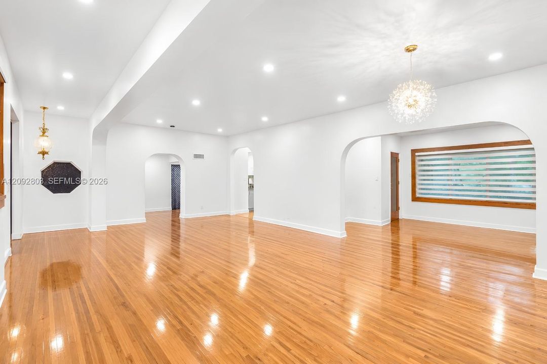 En Venta: $1,299,000 (4 camas, 3 baños, 2365 Pies cuadrados)