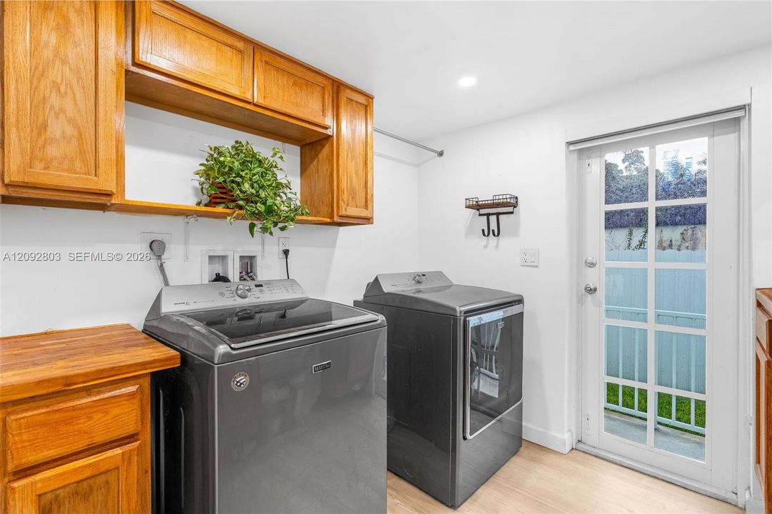 En Venta: $1,299,000 (4 camas, 3 baños, 2365 Pies cuadrados)