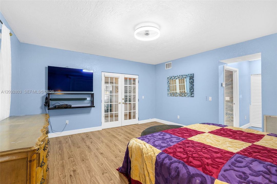 En Venta: $1,299,000 (4 camas, 3 baños, 2365 Pies cuadrados)