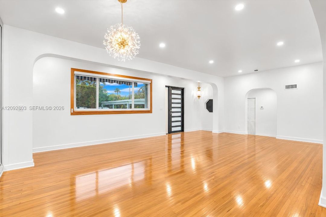 En Venta: $1,299,000 (4 camas, 3 baños, 2365 Pies cuadrados)