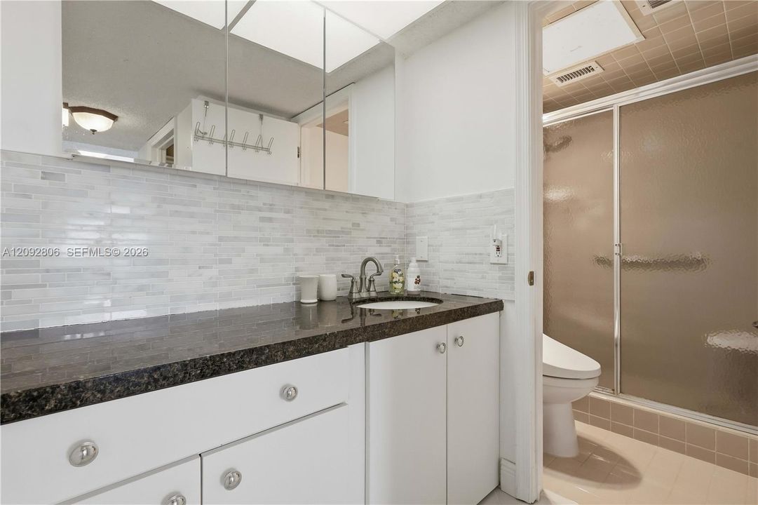 В аренду: $2,700 (2 спален, 2 ванн, 1300 Квадратных фут)